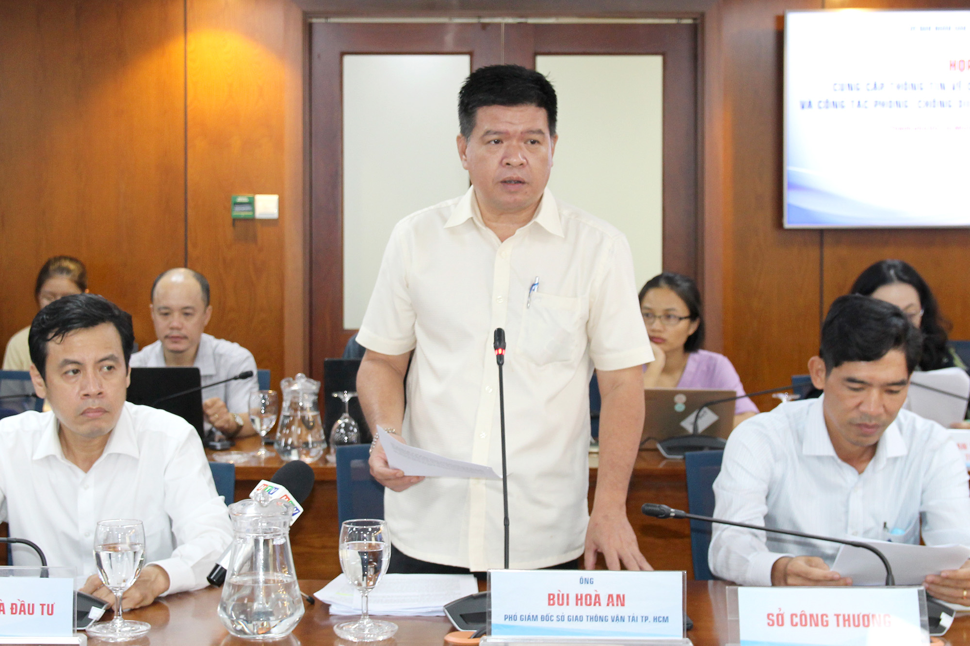 Đồng chí Bùi Hòa An – Phó Giám đốc Sở Giao thông Vận tải TP. Hồ Chí Minh phát biểu tại buổi họp báo (Ảnh: H.H).